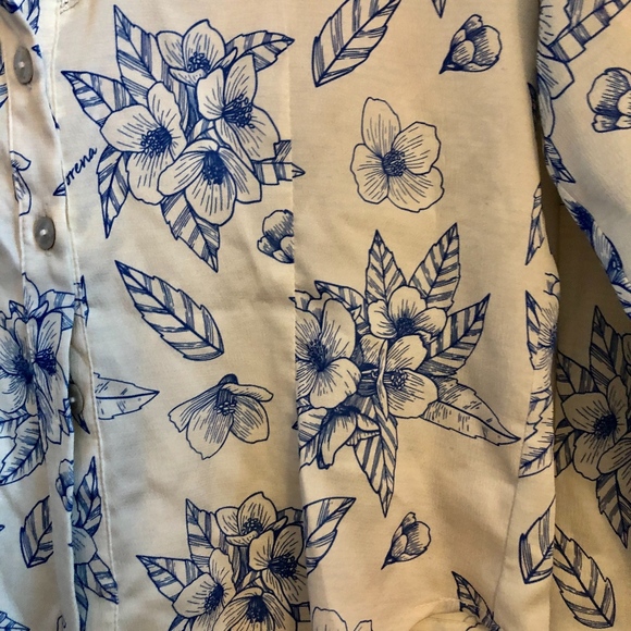 Blouse/button down shirt with blue floral print - Picture 6 of 7